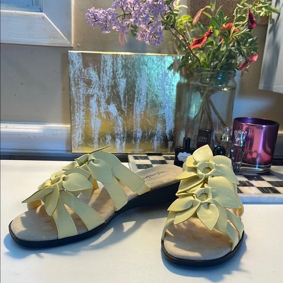 Butter Yellow Leather Sandals with Floral Design - Picture 9 of 16